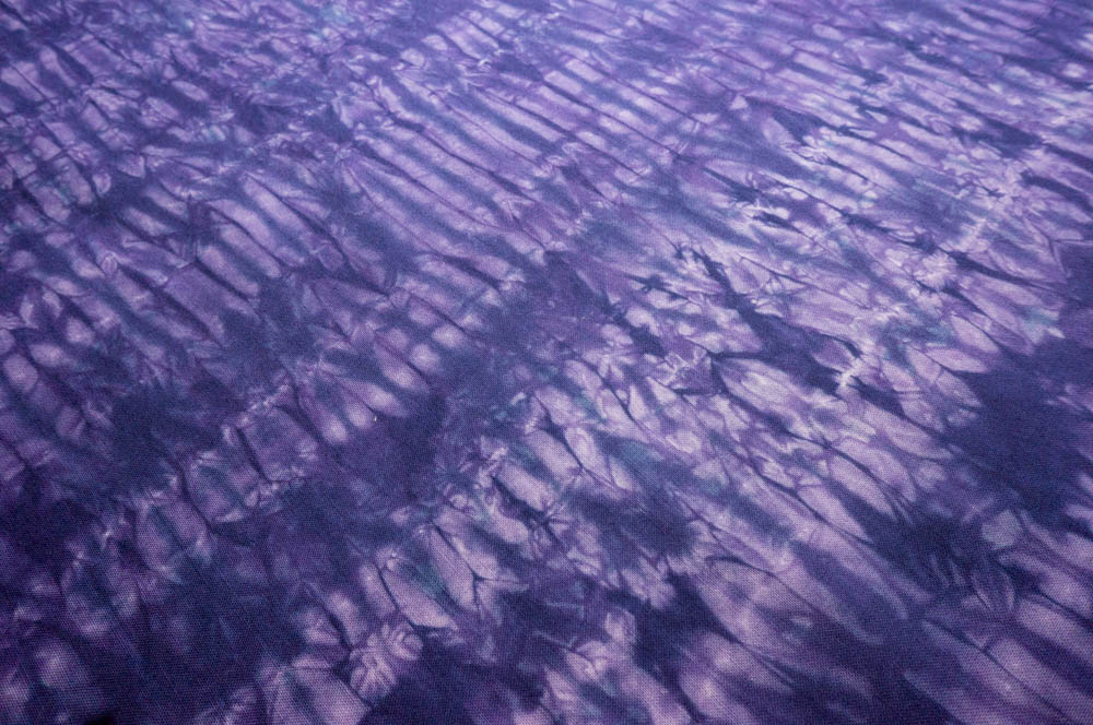 Shibori: Woodgrain (mokume) -- running stitches in rows through one layer